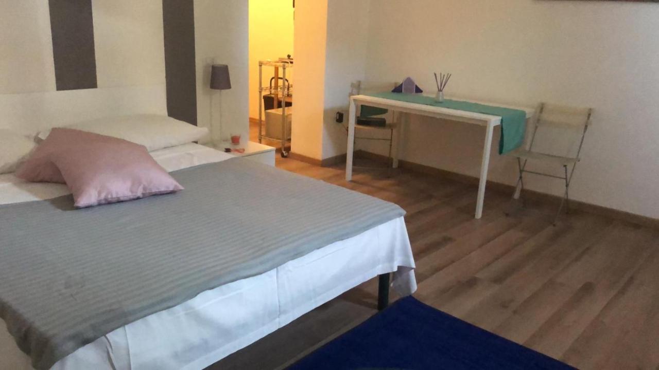 Apartamento Monolocale Arredato Con Una Camera Parma Exterior foto