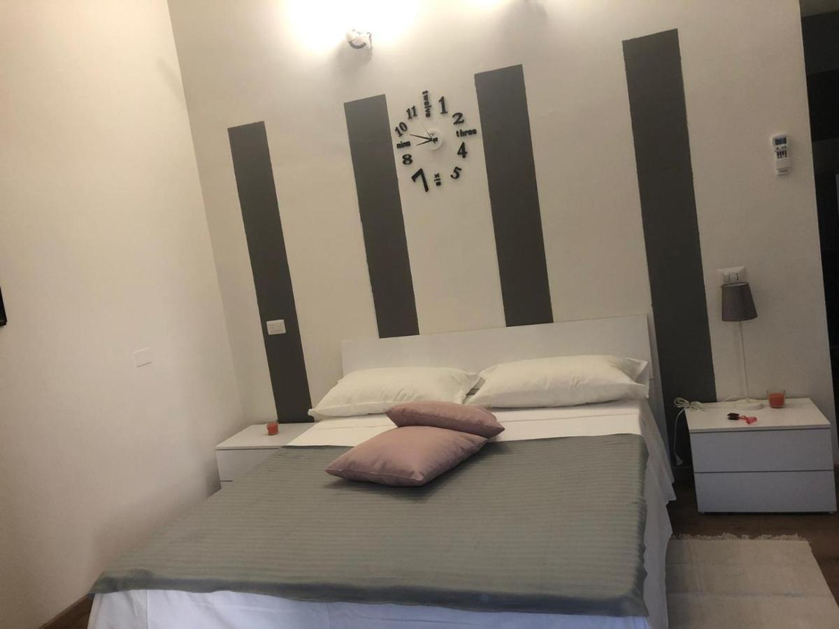 Apartamento Monolocale Arredato Con Una Camera Parma Exterior foto