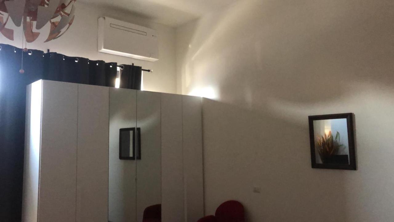 Apartamento Monolocale Arredato Con Una Camera Parma Exterior foto